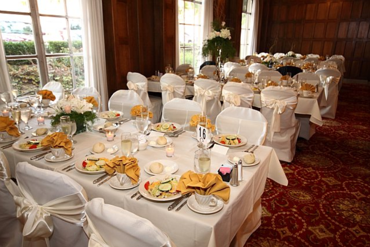 the table set up at the engineers club