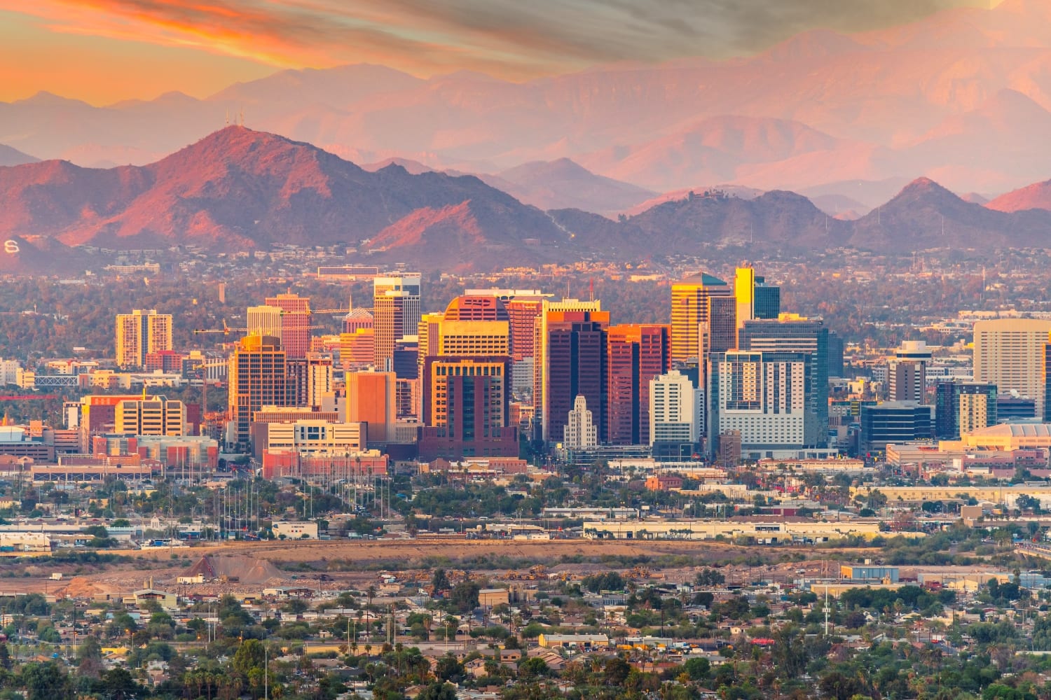 Mountains and city skyline of Phoenix, AZ