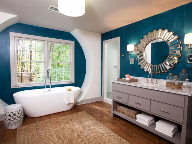 Bathroom with blue jewel-toned walls